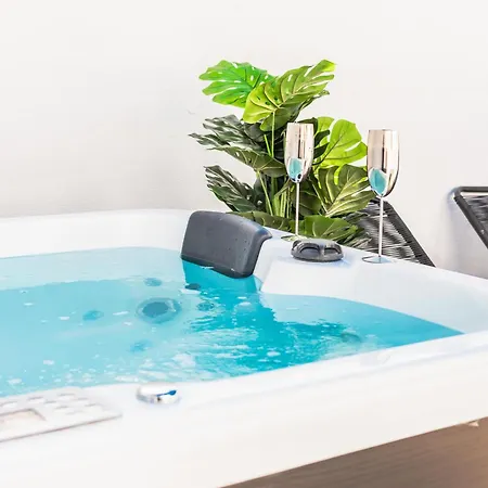 Apartment Rooftop & Private Jacuzzi In The Center By Rems