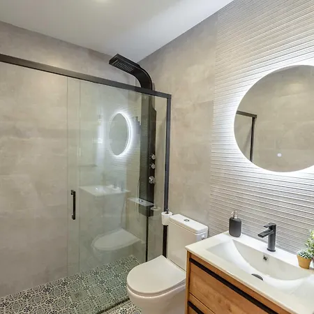 Rooftop & Private Jacuzzi In The Center By Rems Apartment